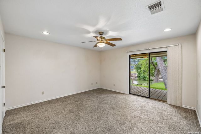 900 BOENIG ST, Seguin, TX 78155