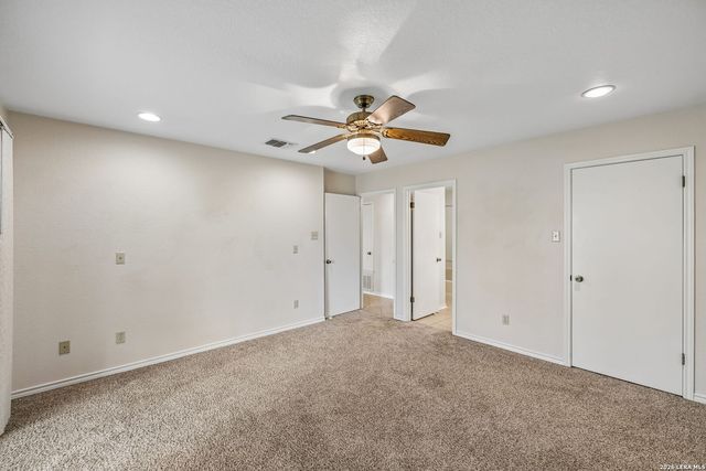 900 BOENIG ST, Seguin, TX 78155