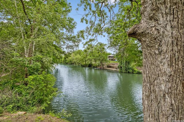 900 BOENIG ST, Seguin, TX 78155