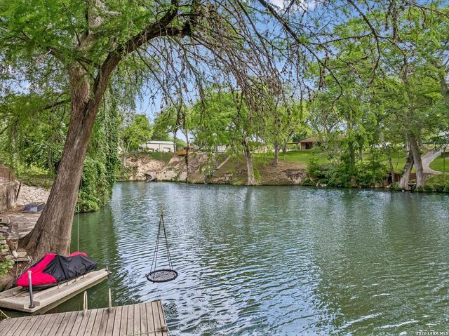 900 BOENIG ST, Seguin, TX 78155
