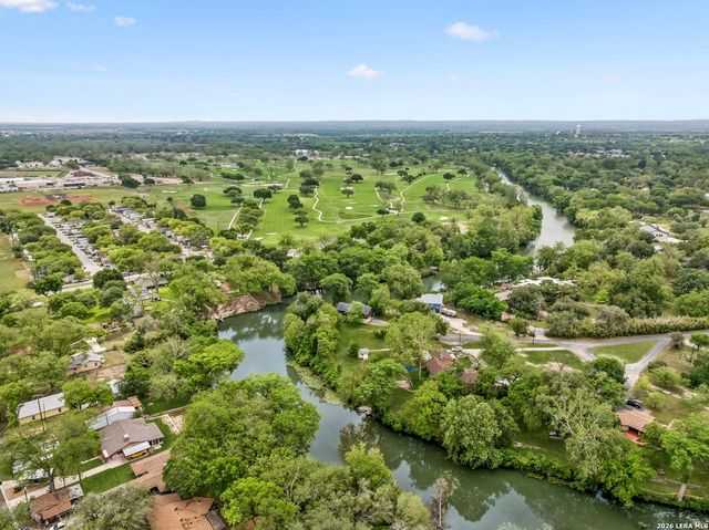900 BOENIG ST, Seguin, TX 78155