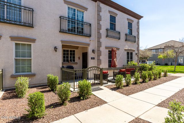 2744 S PEWTER Drive 102, Gilbert, AZ 85295