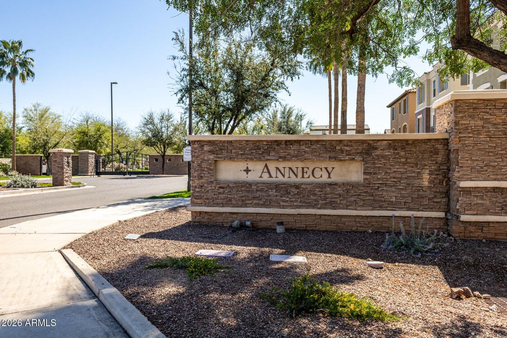 2744 S PEWTER Drive 102, Gilbert, AZ 85295