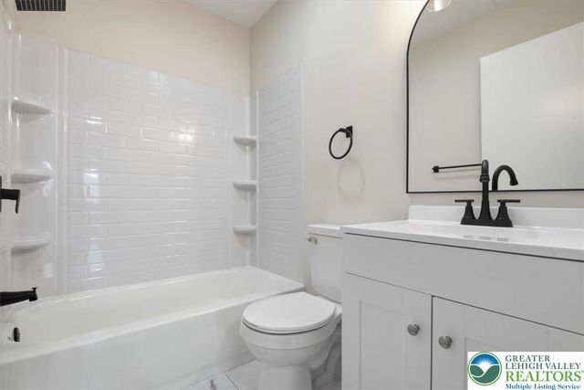 5673 Wedge Lane, Lower Macungie Twp, PA 18106