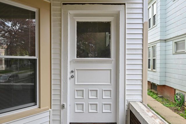 2825 Juneau AVENUE, Milwaukee, WI 53208