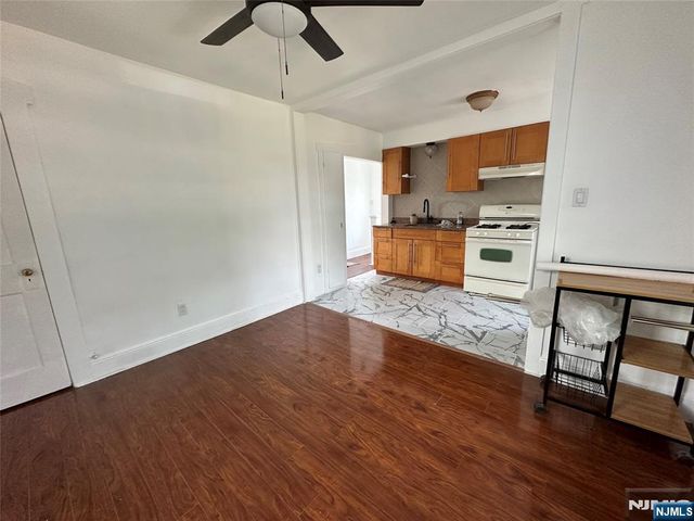 58 S Farview Avenue, Paramus, NJ 07652