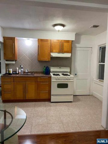 58 S Farview Avenue, Paramus, NJ 07652