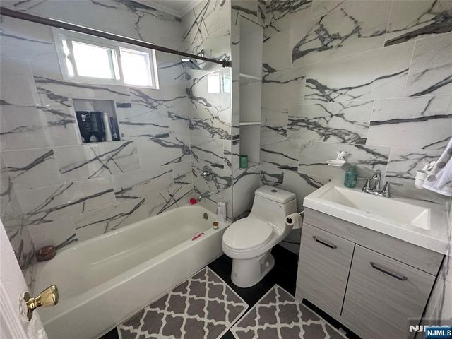 58 S Farview Avenue, Paramus, NJ 07652