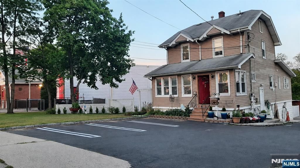 58 S Farview Avenue, Paramus, NJ 07652