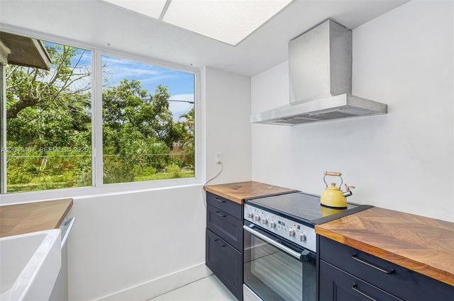 3620 NW 24th Street, Lauderdale Lakes, FL 33311