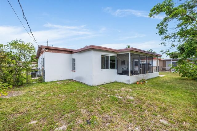 3620 NW 24th Street, Lauderdale Lakes, FL 33311