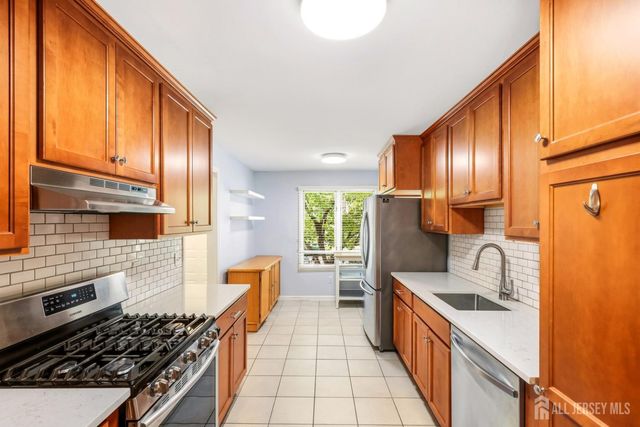 118 Kingsland Circle, South Brunswick, NJ 08852