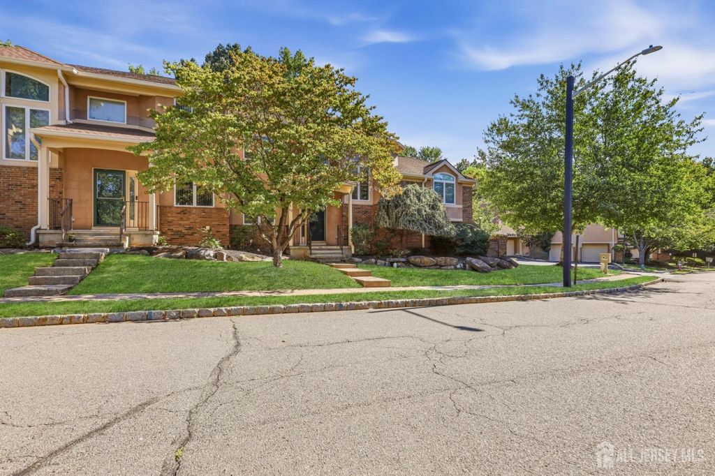 118 Kingsland Circle, South Brunswick, NJ 08852