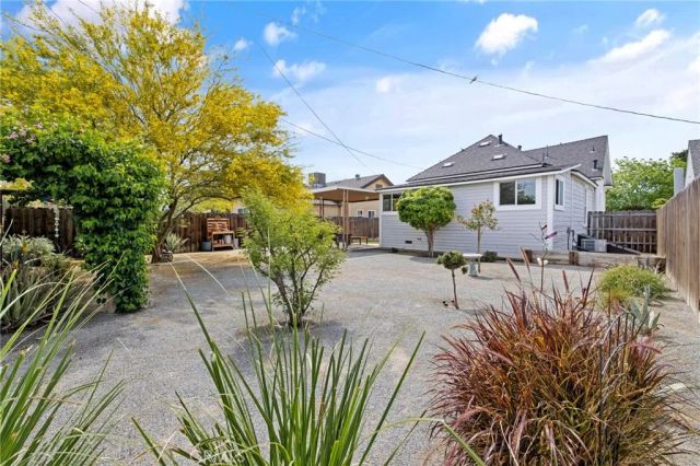 124 W Florinda, Hanford, CA 93230