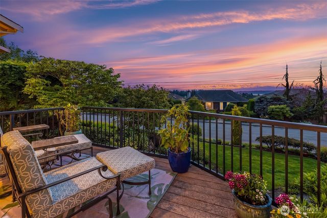 1033 8th Avenue S, Edmonds, WA 98020