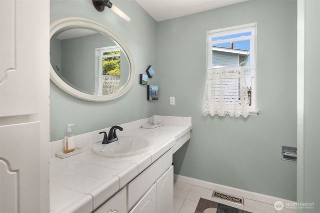 1033 8th Avenue S, Edmonds, WA 98020