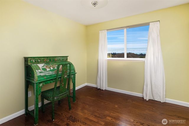 1033 8th Avenue S, Edmonds, WA 98020