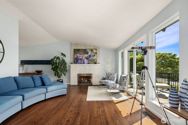 1033 8th Avenue S, Edmonds, WA 98020