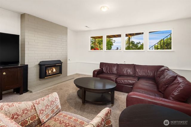 1033 8th Avenue S, Edmonds, WA 98020