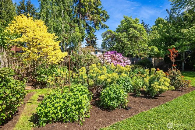 1033 8th Avenue S, Edmonds, WA 98020