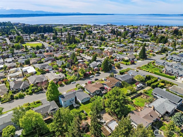 1033 8th Avenue S, Edmonds, WA 98020