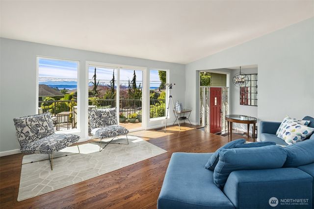 1033 8th Avenue S, Edmonds, WA 98020