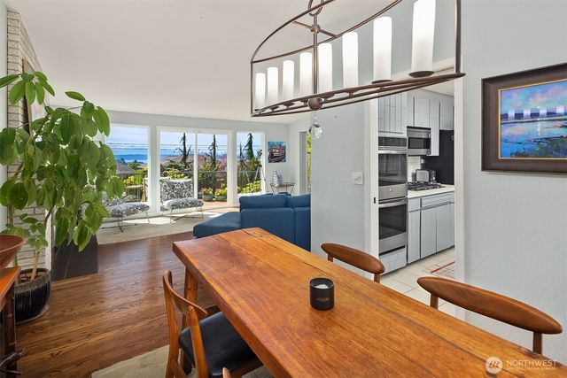 1033 8th Avenue S, Edmonds, WA 98020