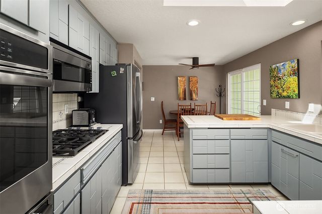 1033 8th Avenue S, Edmonds, WA 98020