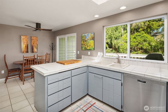 1033 8th Avenue S, Edmonds, WA 98020
