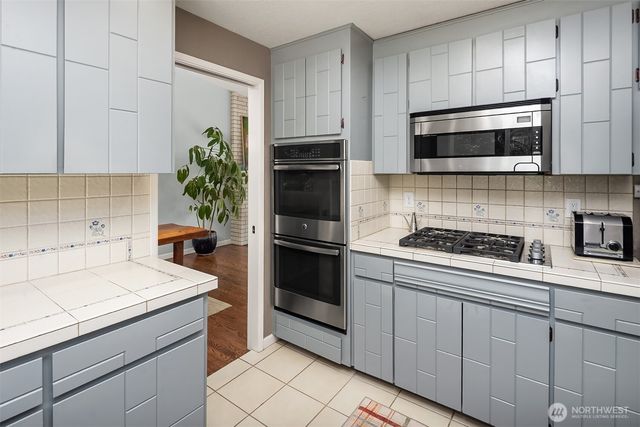 1033 8th Avenue S, Edmonds, WA 98020