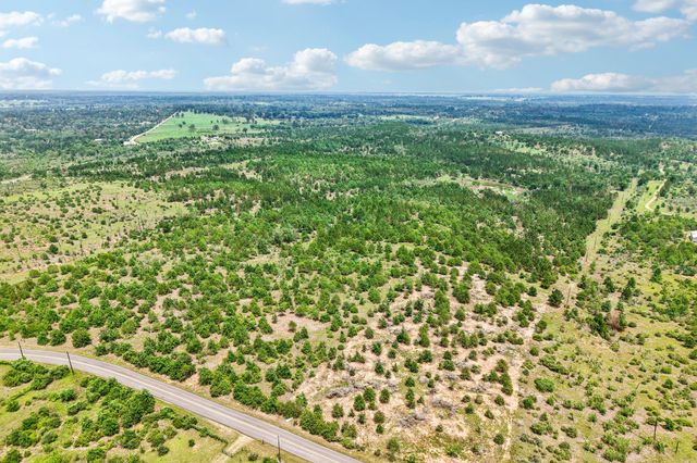 1213 Park Road 1C, Smithville, TX 78957