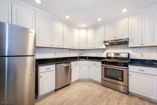 173 Castle Ridge Drive, East Hanover Twp., NJ 07936