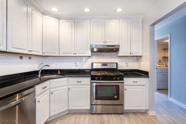 173 Castle Ridge Drive, East Hanover Twp., NJ 07936