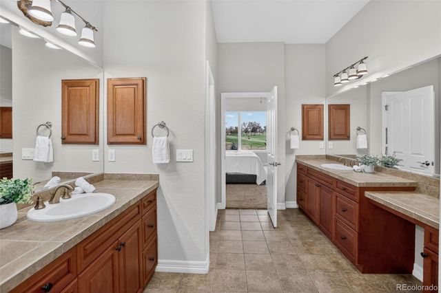 6568 S Blackhawk Way, Aurora, CO 80016