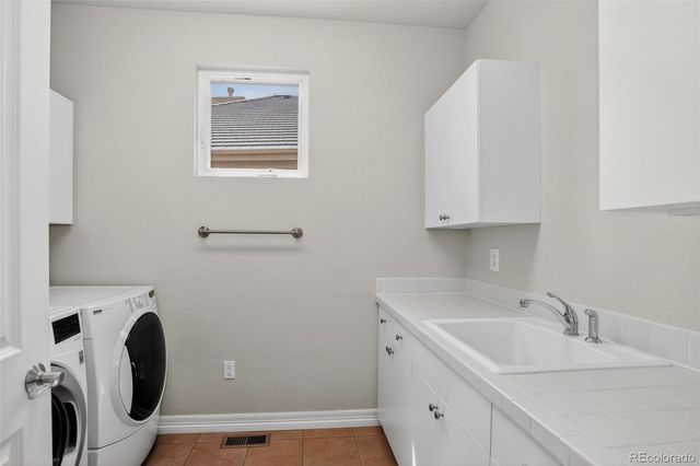 6568 S Blackhawk Way, Aurora, CO 80016