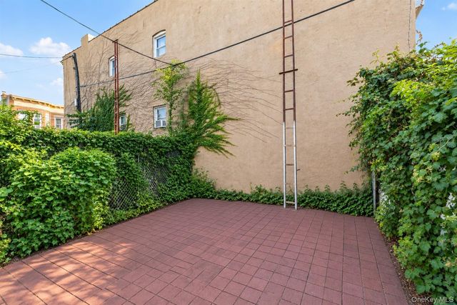 68-14 60th Street, Ridgewood, NY 11385