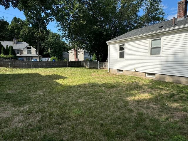 7 Gardner Ave, Attleboro, MA 02703