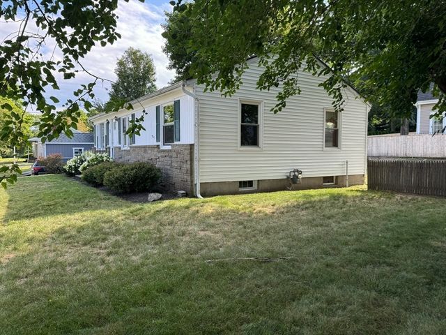 7 Gardner Ave, Attleboro, MA 02703