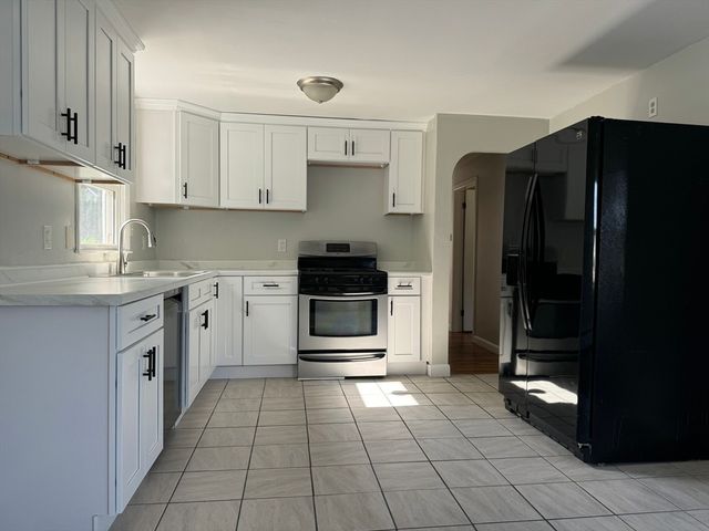 7 Gardner Ave, Attleboro, MA 02703