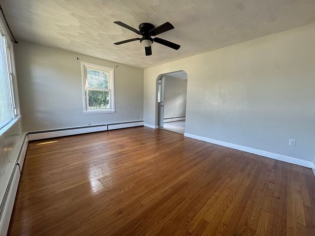 7 Gardner Ave, Attleboro, MA 02703