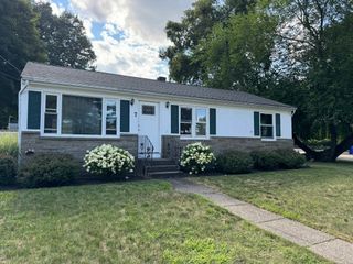7 Gardner Ave, Attleboro, MA 02703