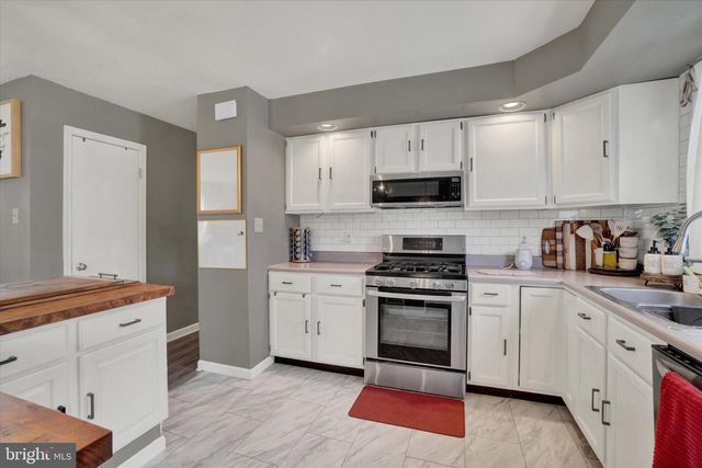 2431 ONYX RD, York, PA 17408