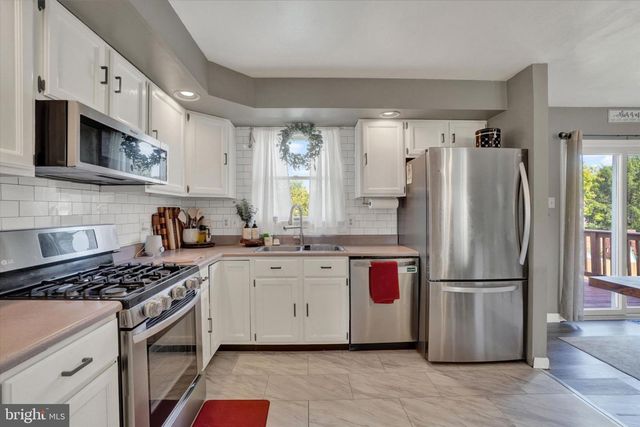 2431 ONYX RD, York, PA 17408
