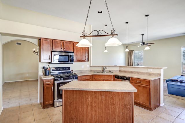 861 Loma Pinon Loop NE, Rio Rancho, NM 87144