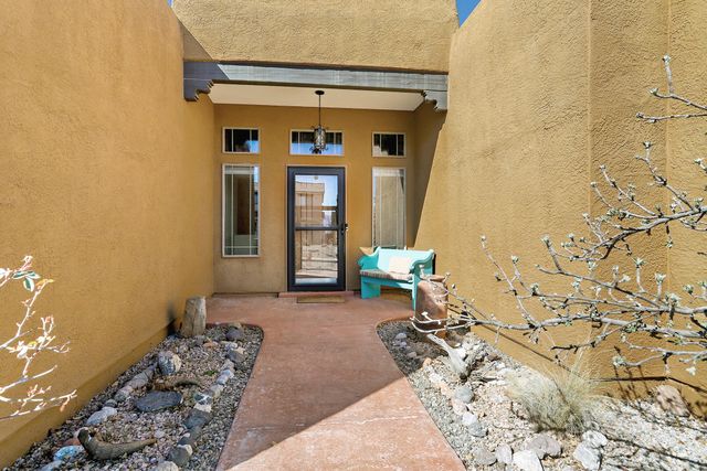 861 Loma Pinon Loop NE, Rio Rancho, NM 87144