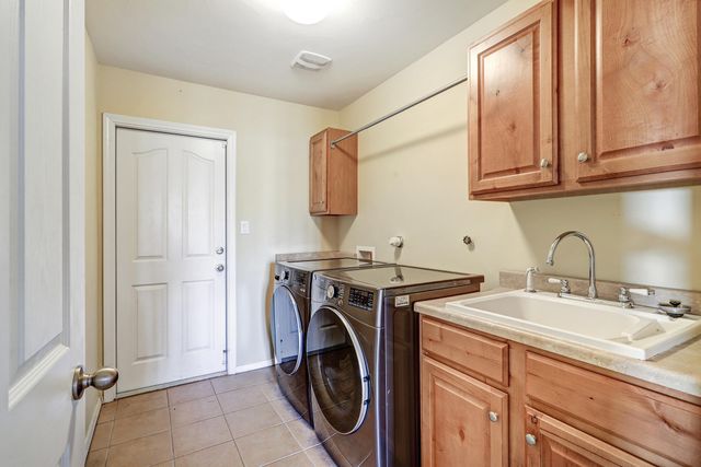 861 Loma Pinon Loop NE, Rio Rancho, NM 87144