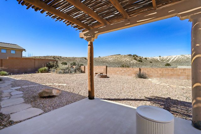 861 Loma Pinon Loop NE, Rio Rancho, NM 87144