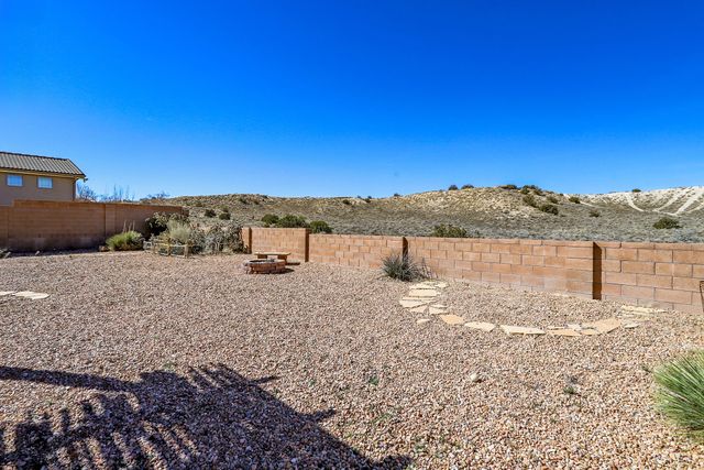 861 Loma Pinon Loop NE, Rio Rancho, NM 87144