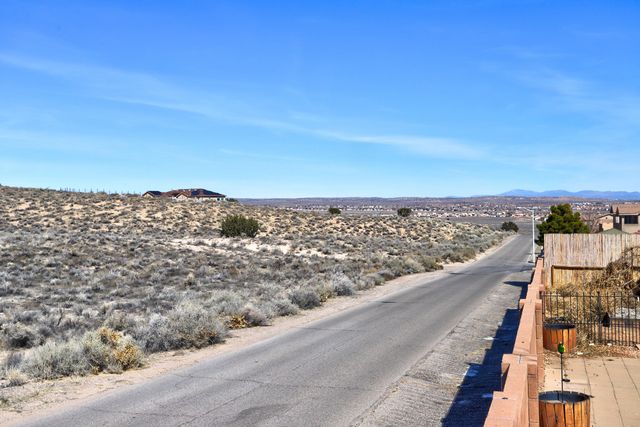 861 Loma Pinon Loop NE, Rio Rancho, NM 87144