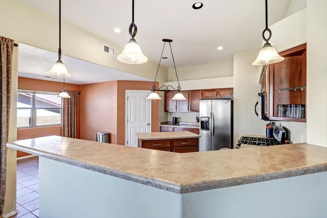 861 Loma Pinon Loop NE, Rio Rancho, NM 87144